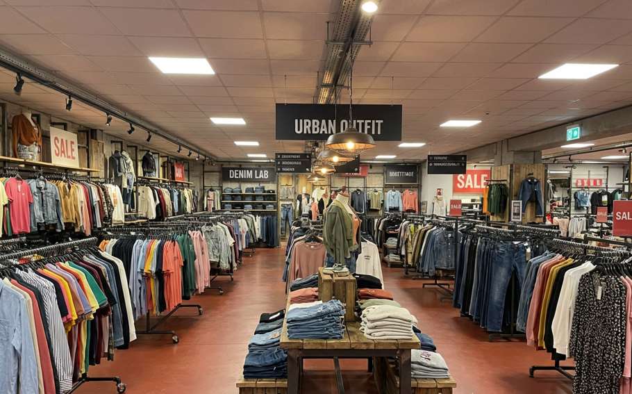 Shop, photo 2 of 10