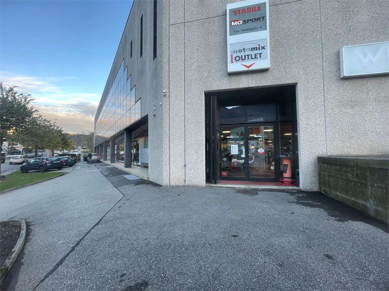Shop, photo 9 of 10