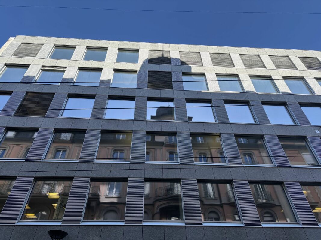 700m² office