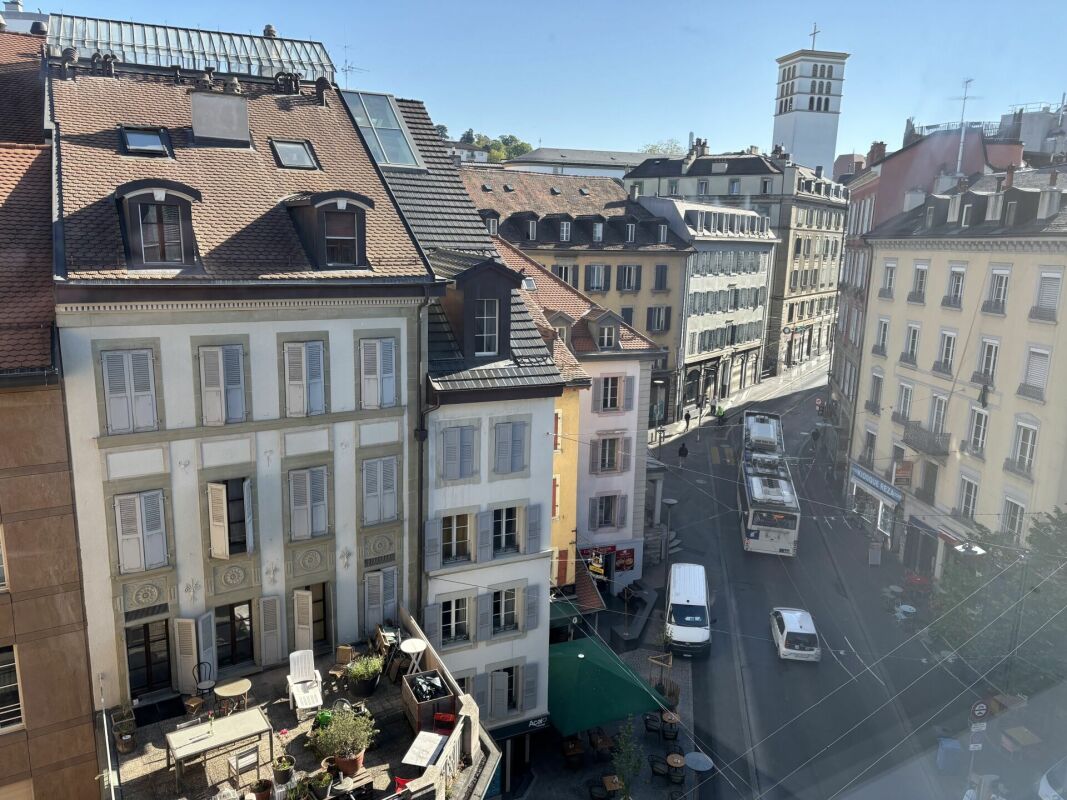 700m² office