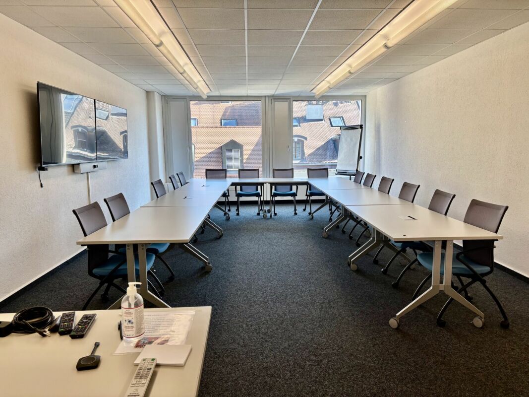 700m² office