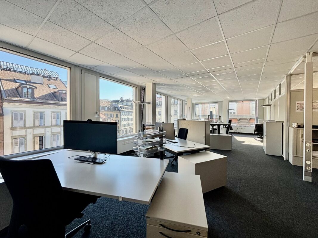 700m² office