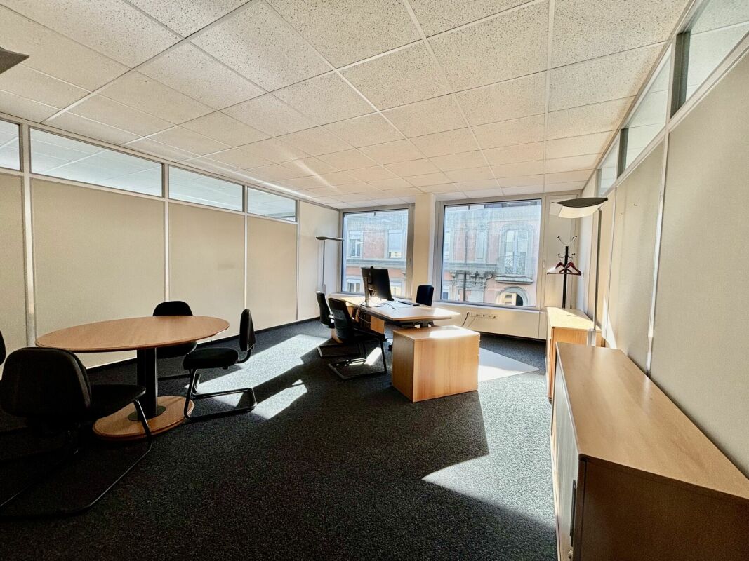 700m² office