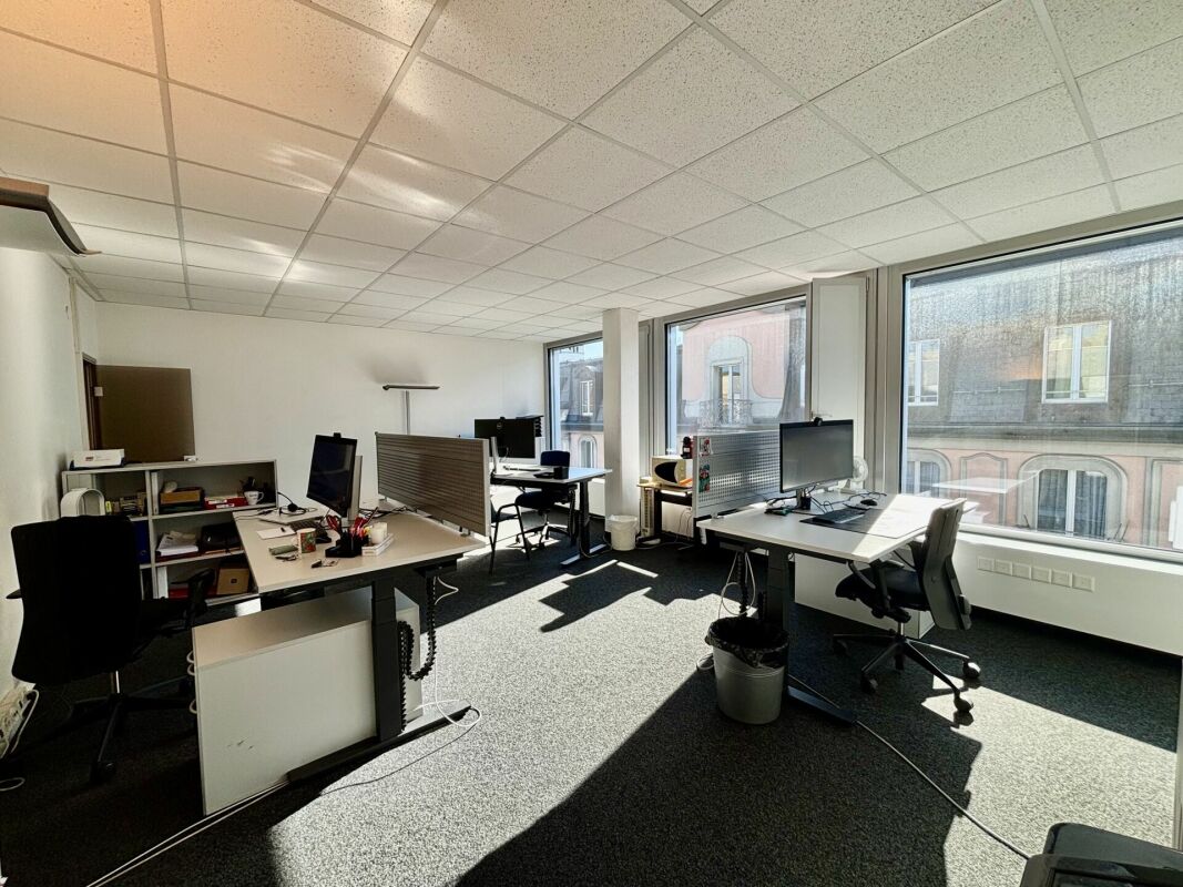 700m² office