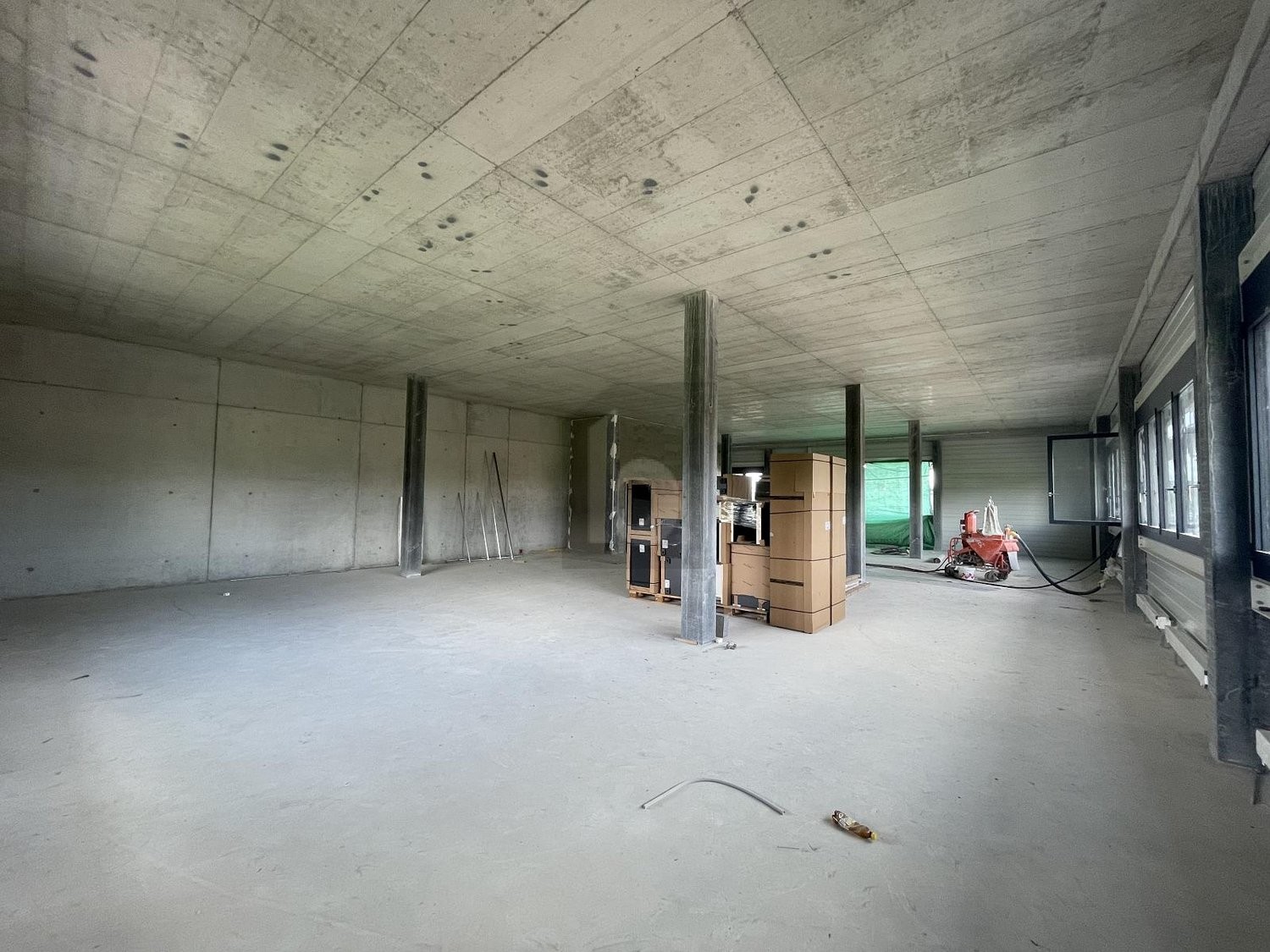 287m² industrial object, photo 3 of 4