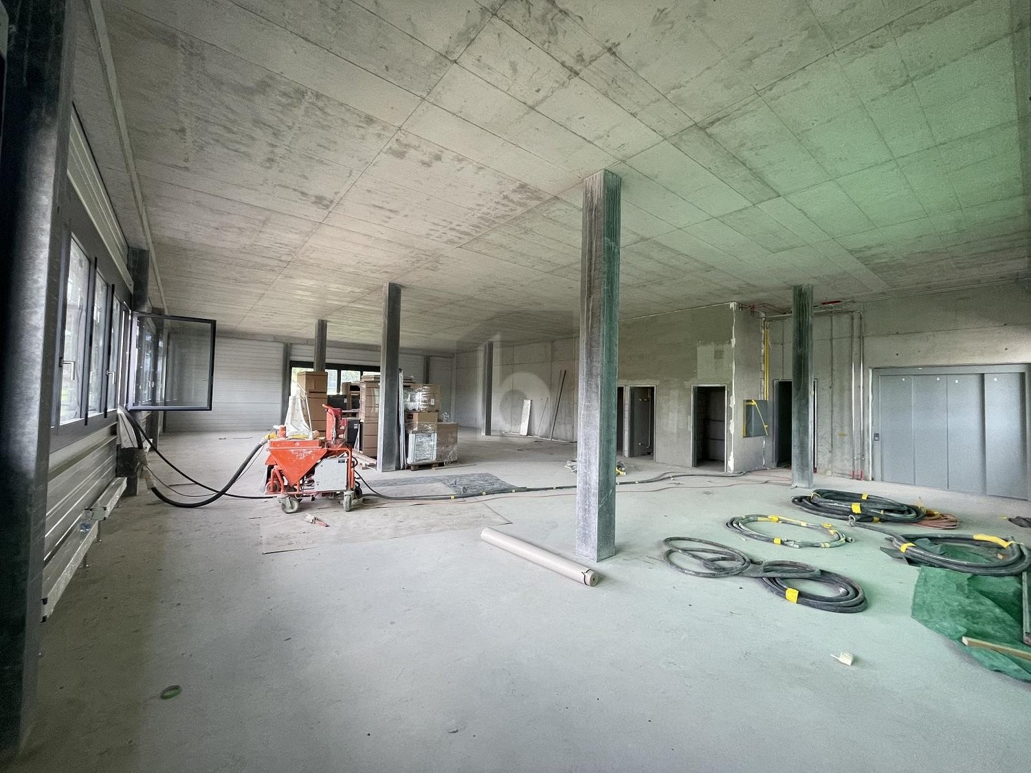 287m² industrial object, photo 2 of 4