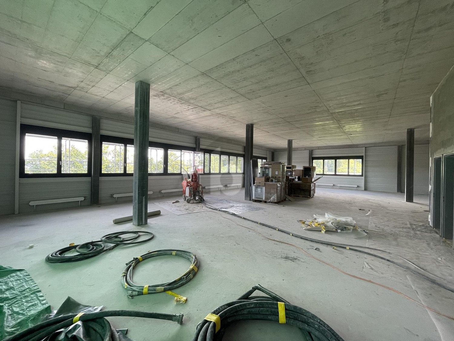 287m² industrial object, photo 1 of 4