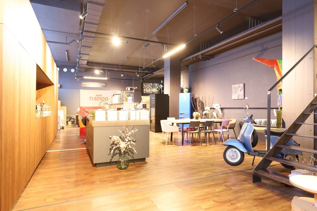 200m² department store, photo 1 of 3
