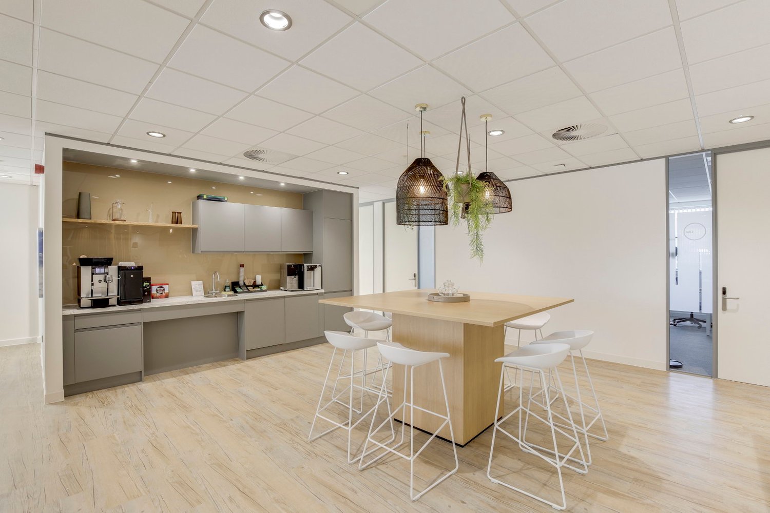 225m² office