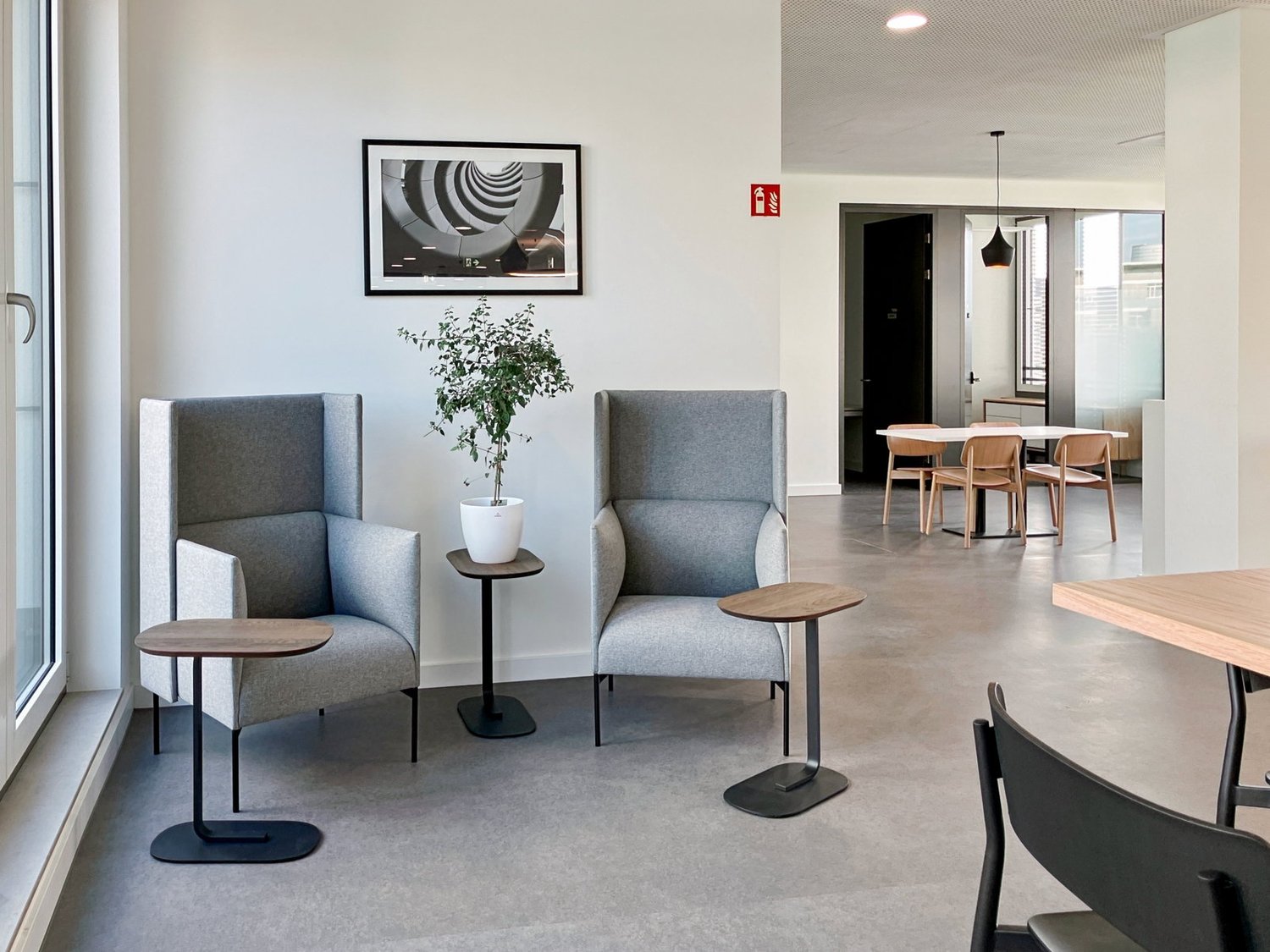 225m² office