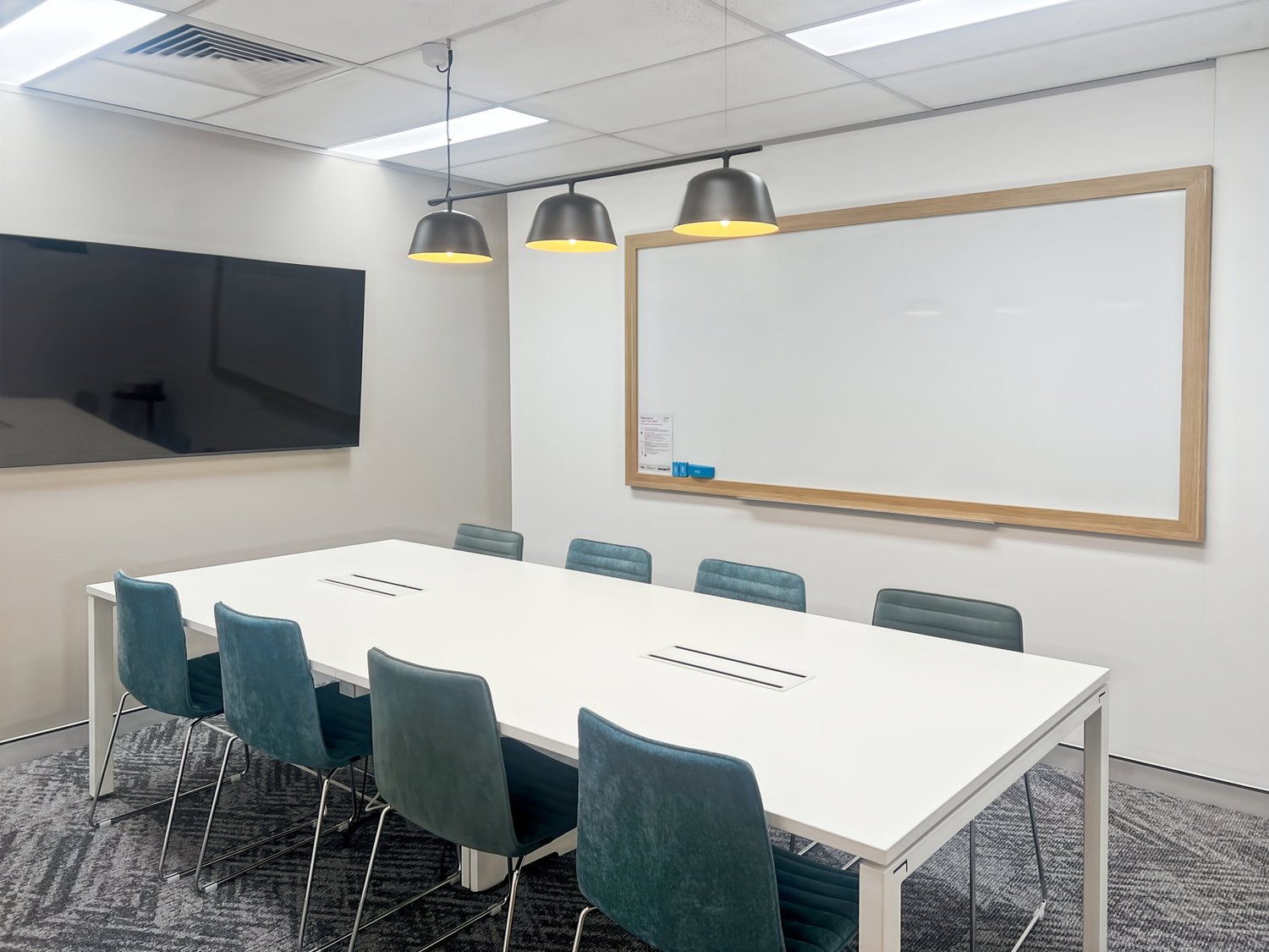 225m² office