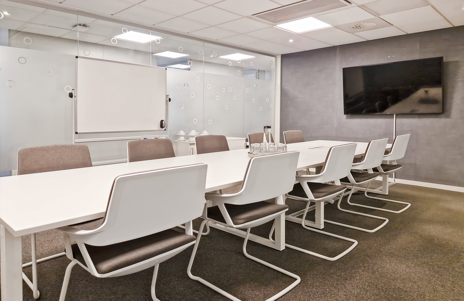 225m² office
