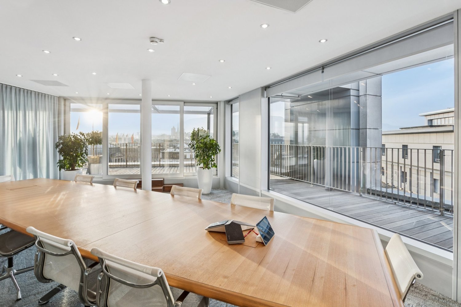 913m² office, photo 2 of 10
