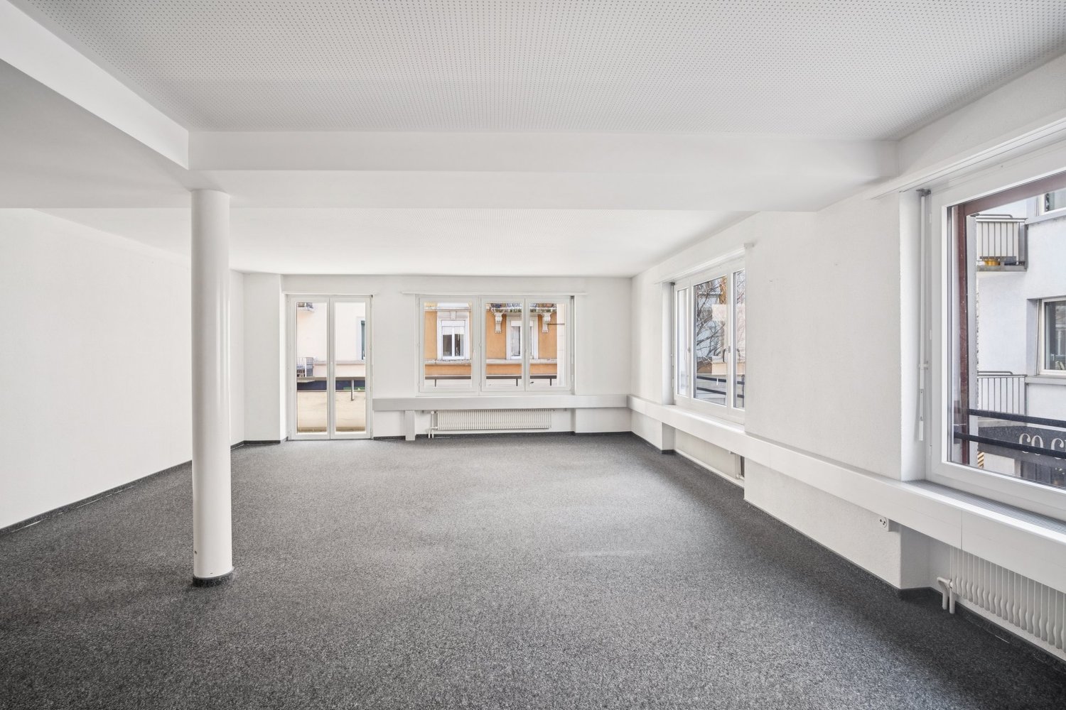 346m² office, photo 2 of 5