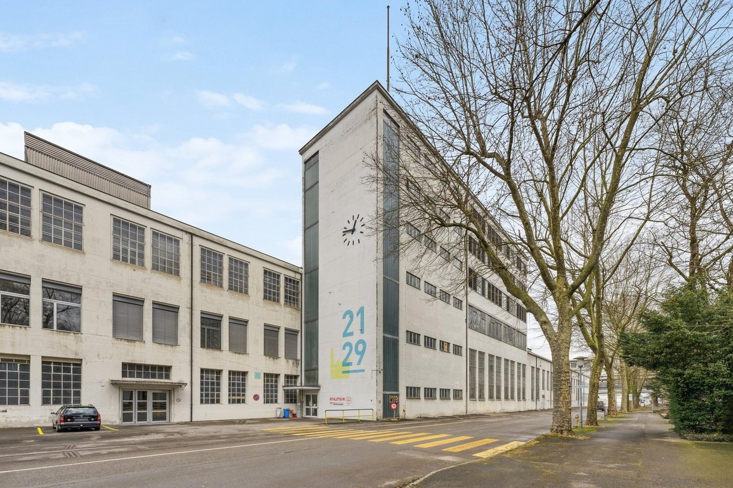 1430m² office, photo 1 of 9
