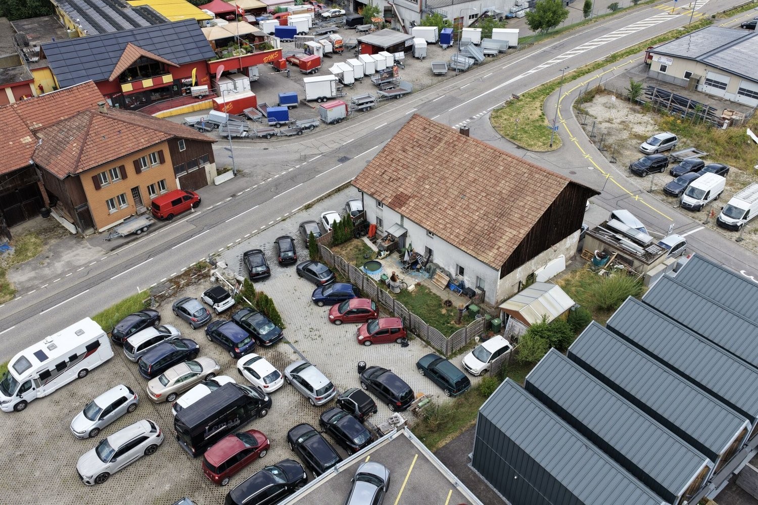 261m² workshop