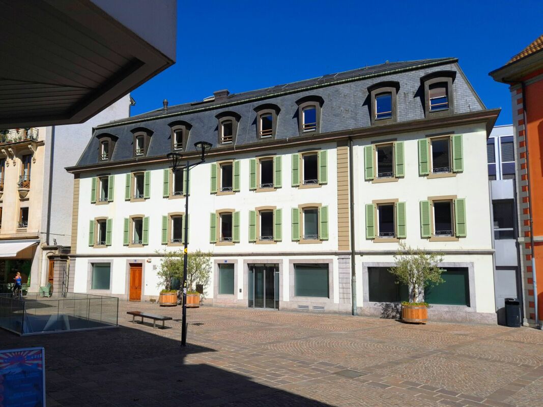 1306m² office, photo 1 of 10
