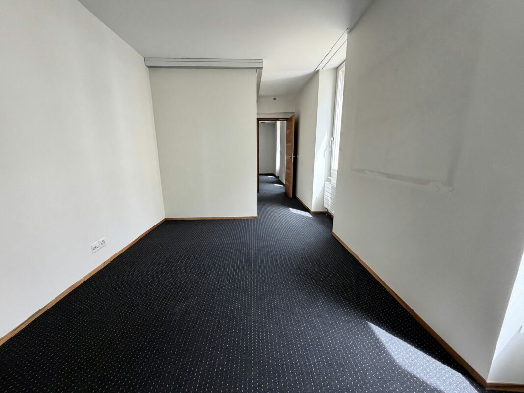 1306m² office, photo 6 of 10