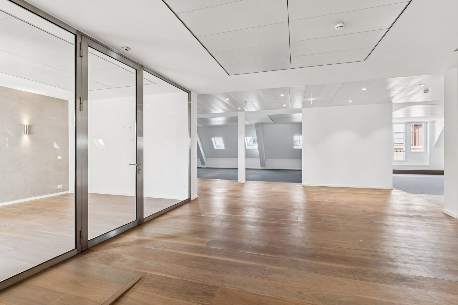 337m² office, photo 3 of 9