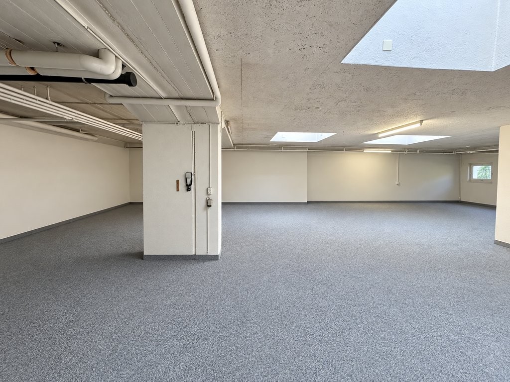190m² commercial