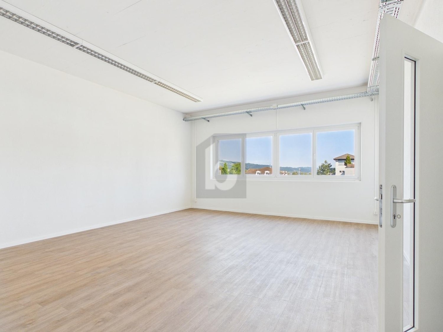 400m² office, photo 3 of 4