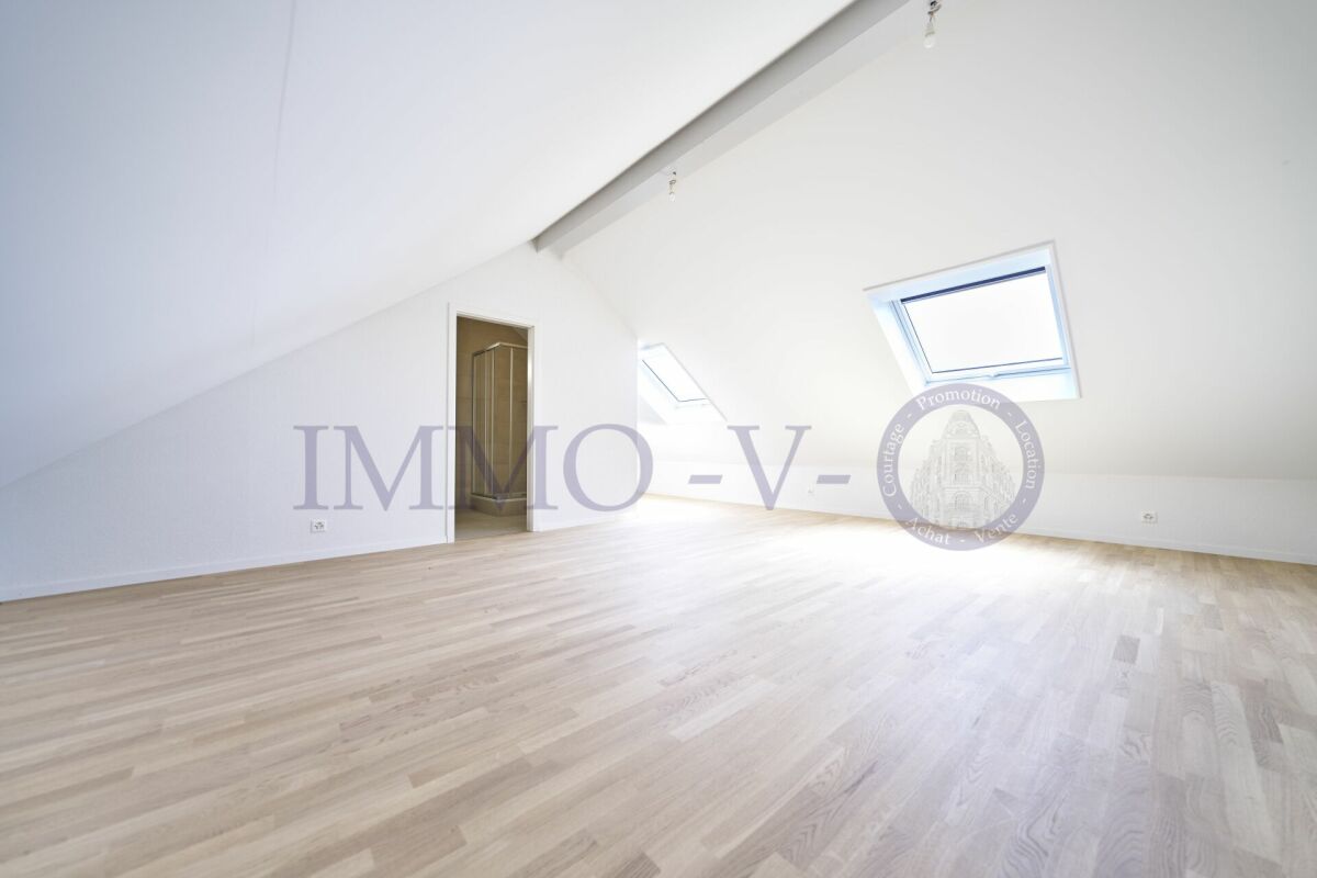5 rooms attic flat, photo 4 of 10