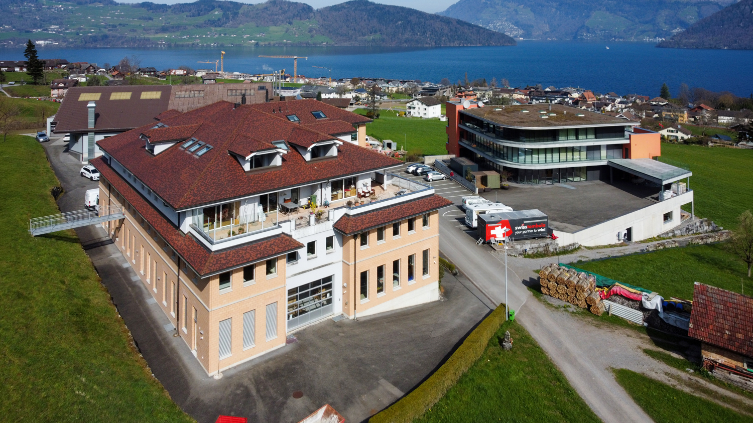 697m² office, photo 1 of 10