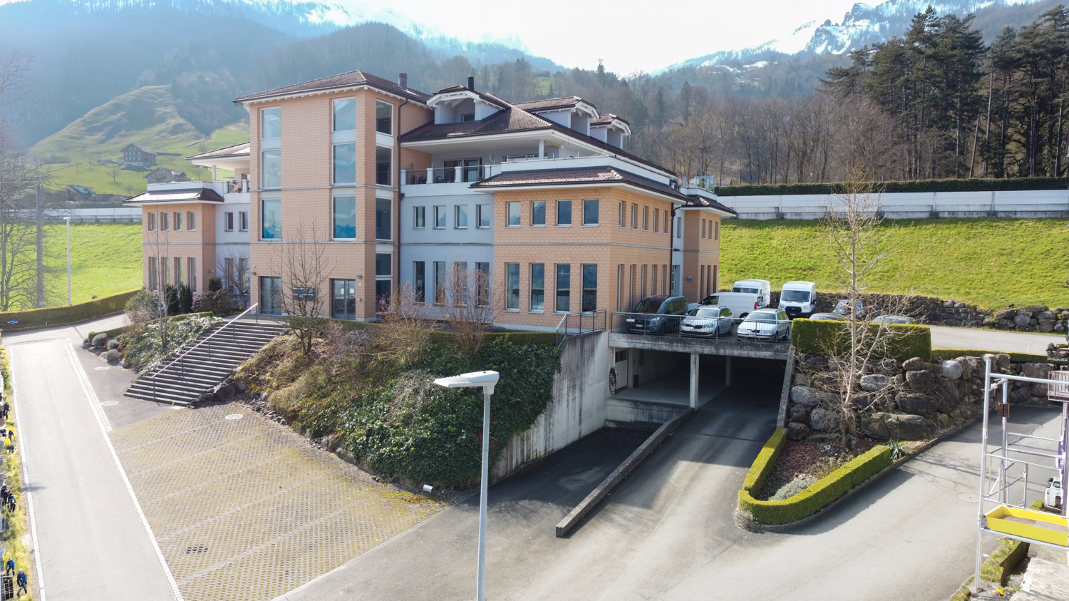 697m² office, photo 3 of 10