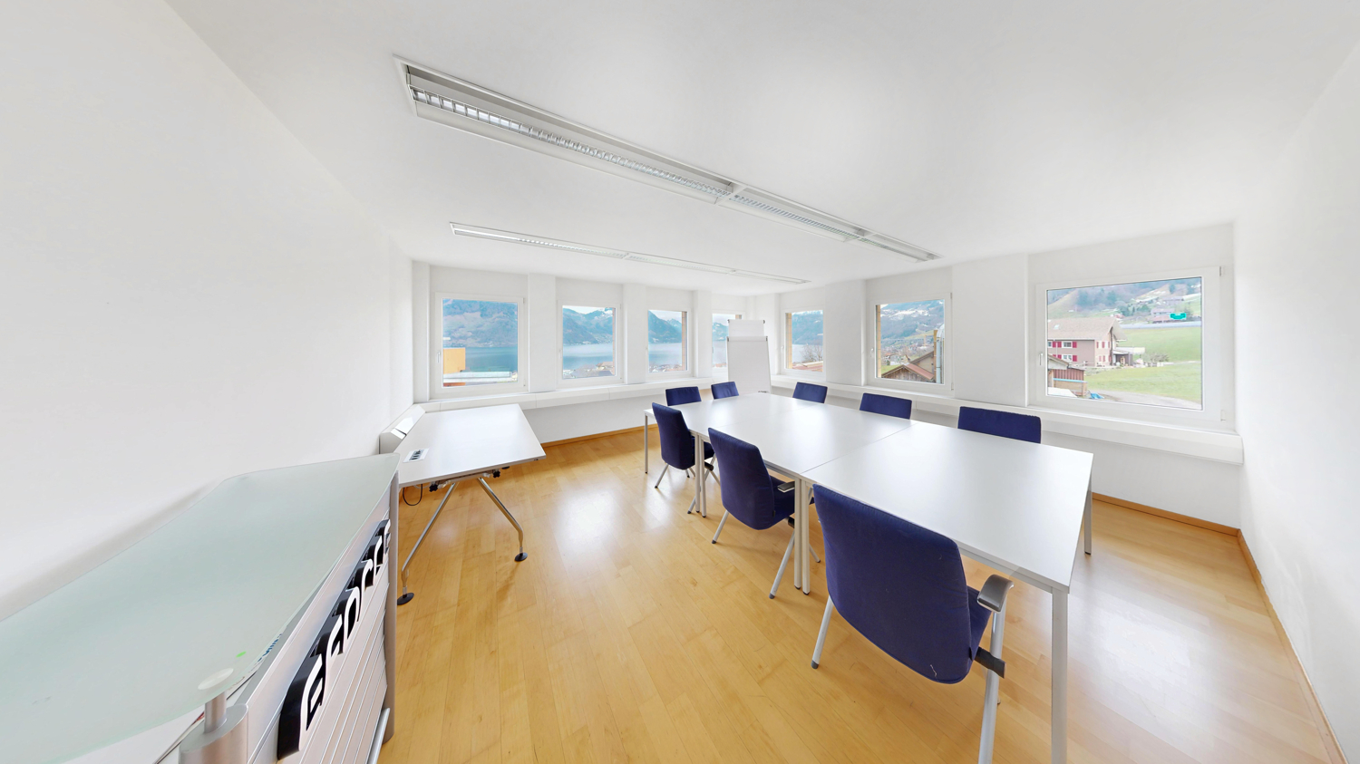 697m² office, photo 7 of 10