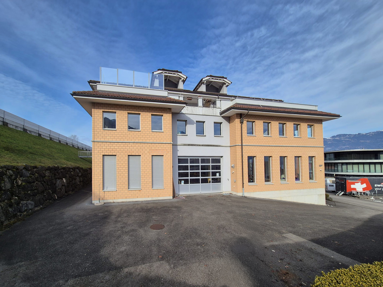 697m² office, photo 4 of 10