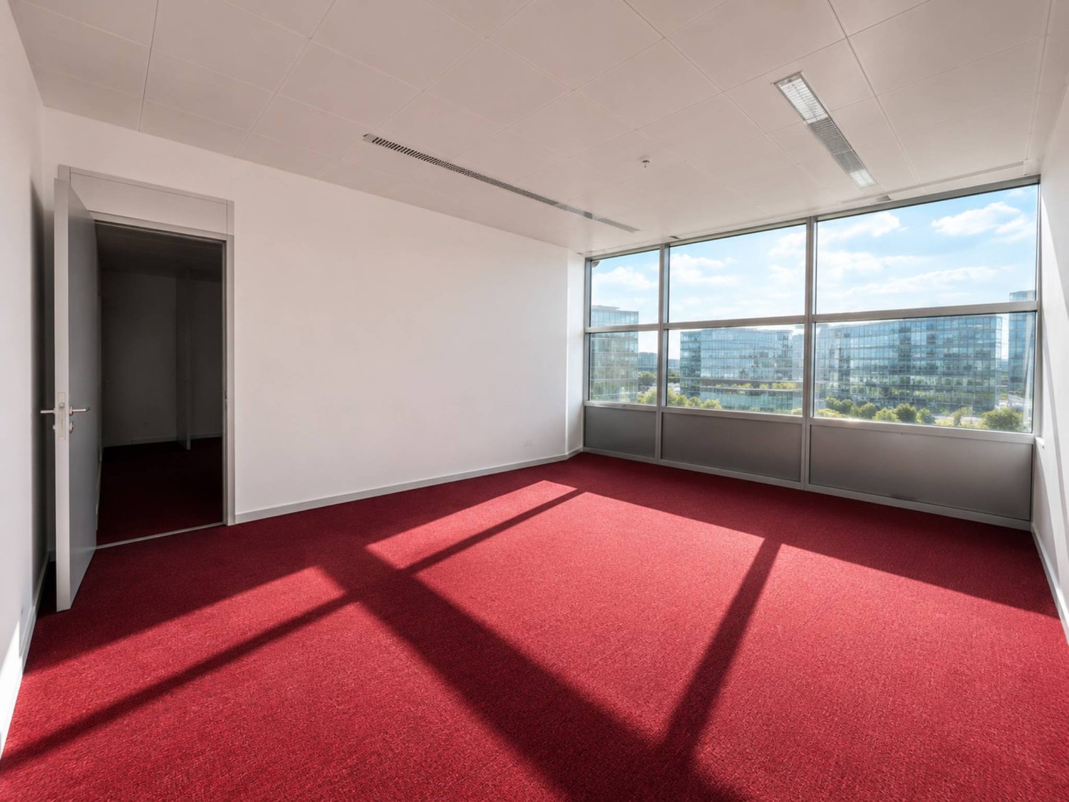 200m² office, photo 3 of 5