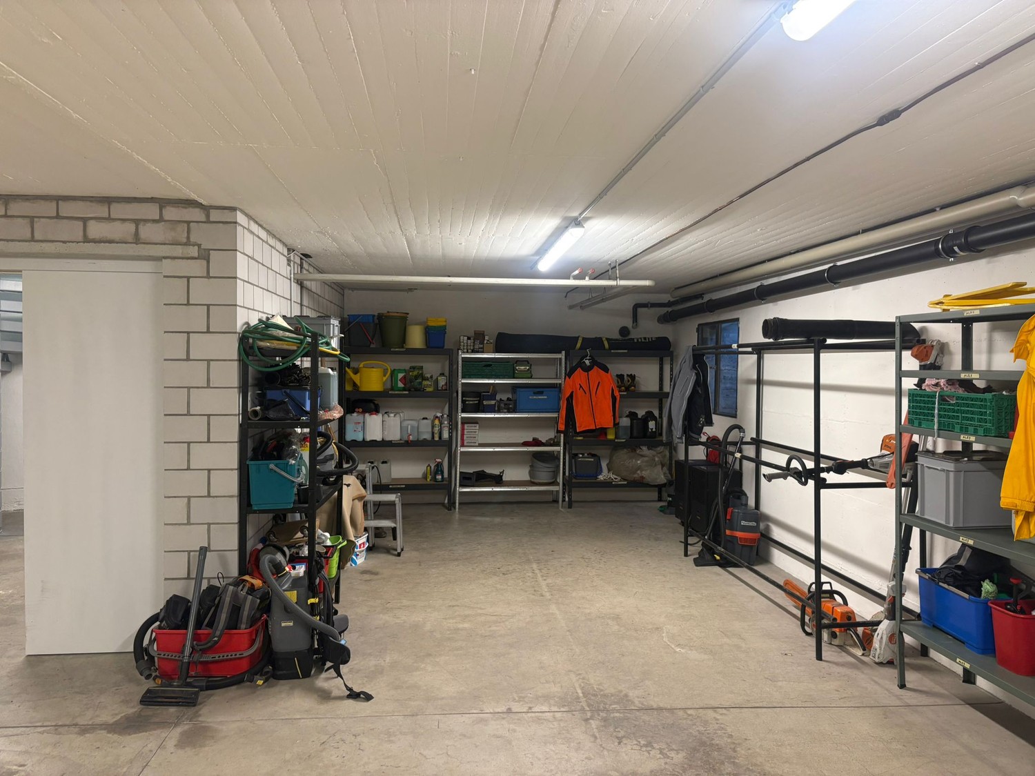 99-99m² commercial