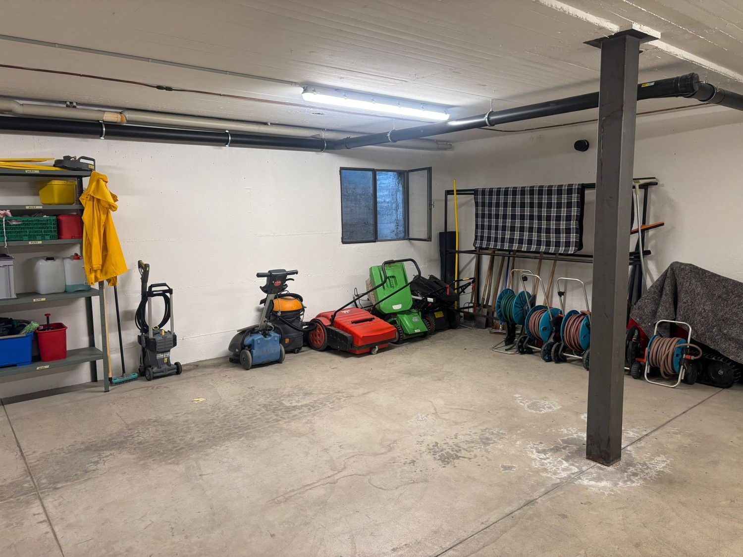 99-99m² commercial