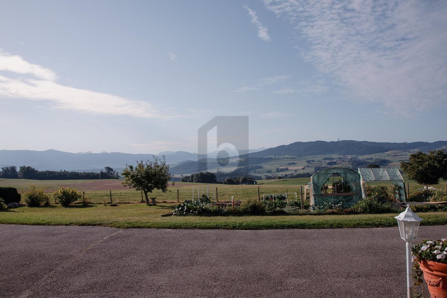 8 ½ rooms farm house, photo 1 of 4
