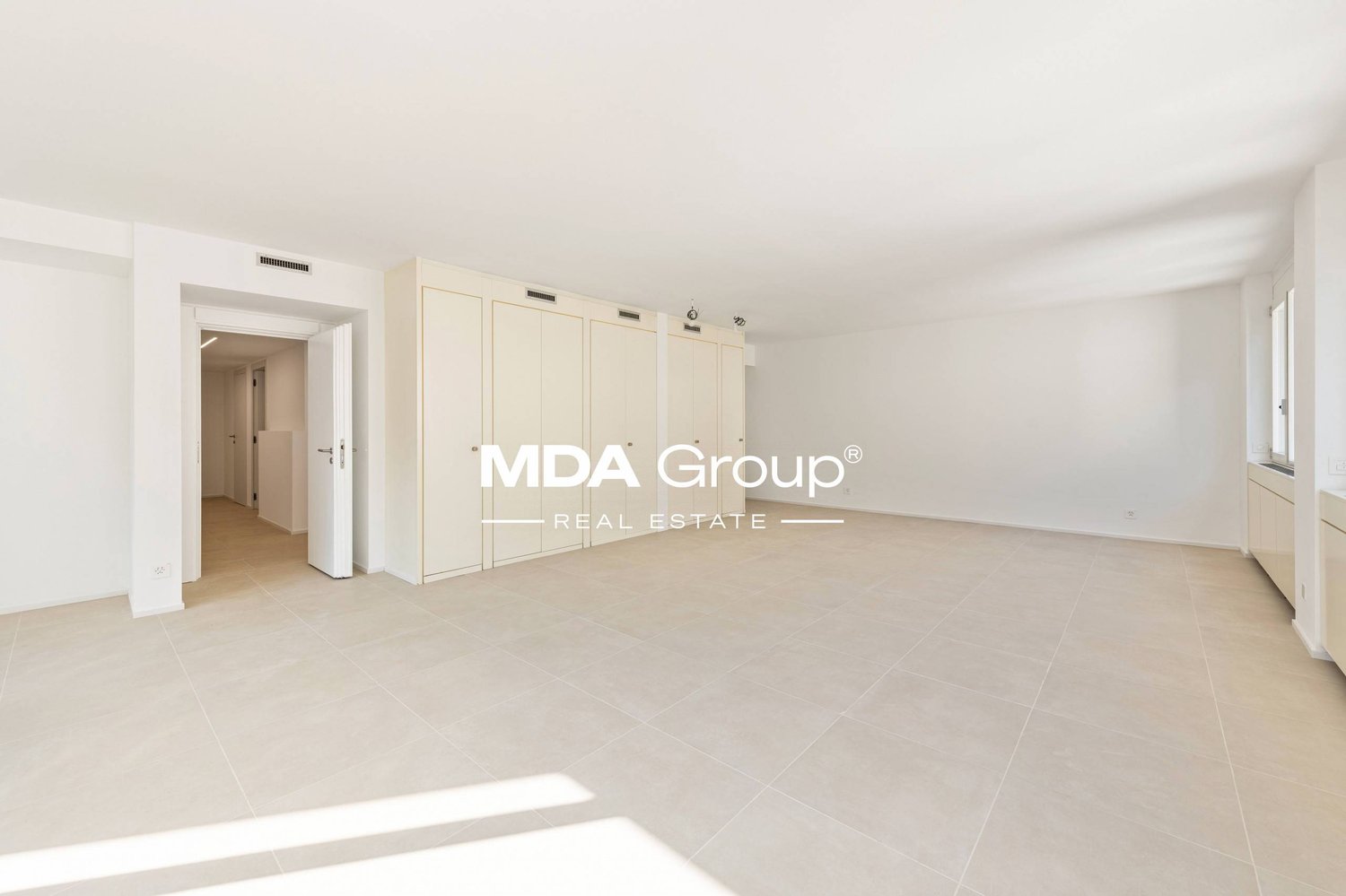 226m² office
