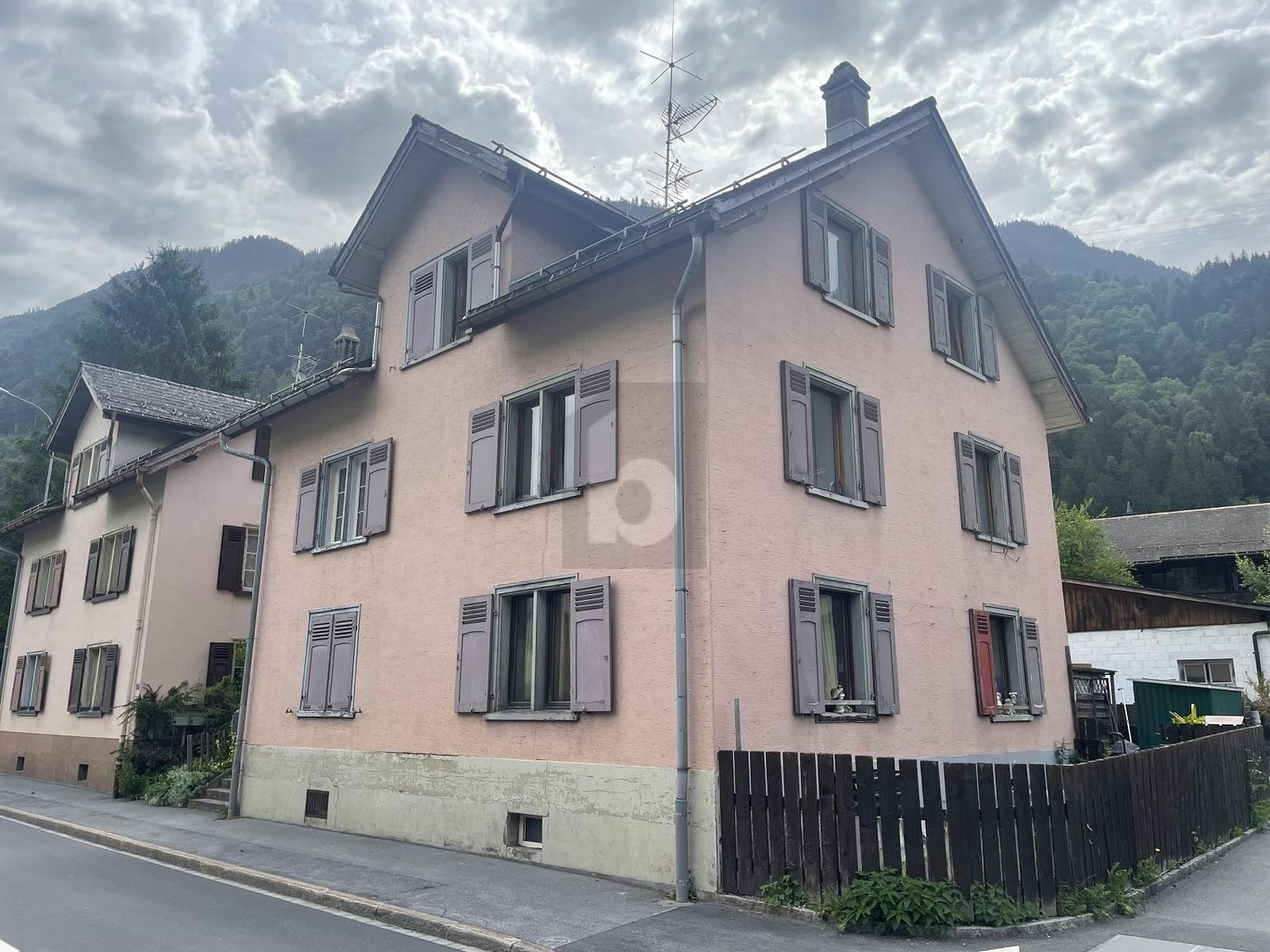 6 ½ rooms multi family house, photo 1 of 3