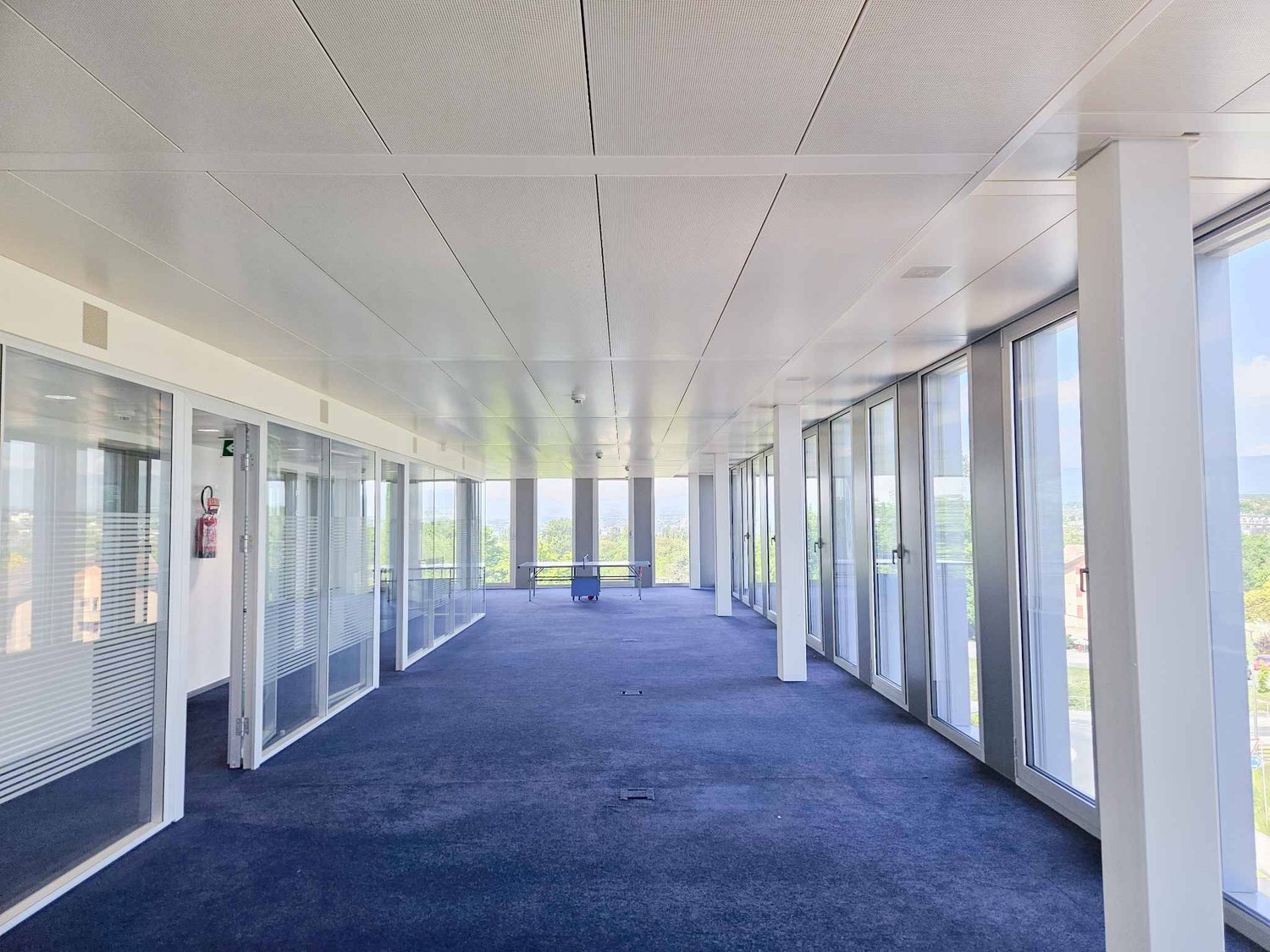 424m² office, photo 1 of 6