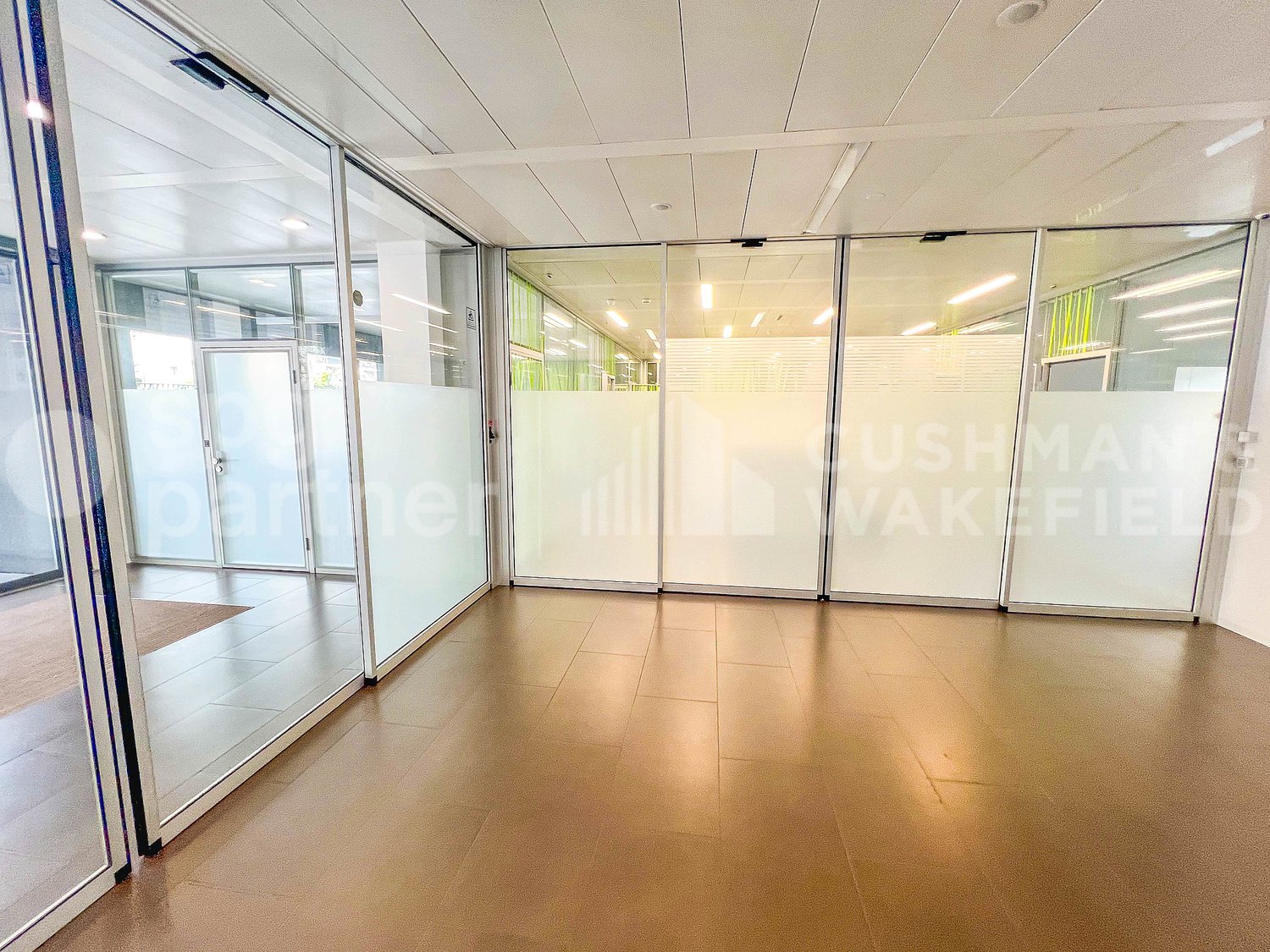 210m² office, photo 3 of 10