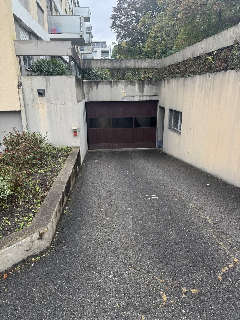 Underground slot, photo 1 of 4