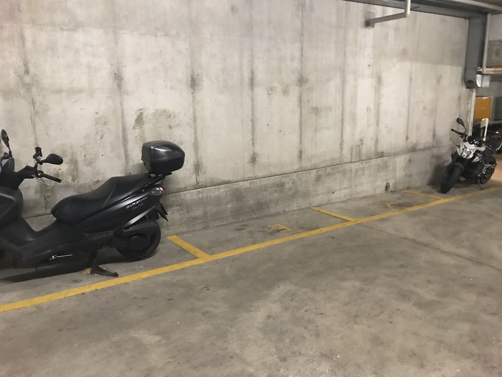Posto auto coperto per biciclette