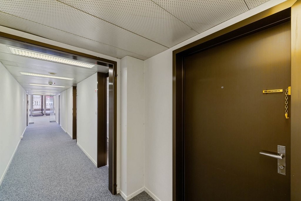95m² office, photo 1 of 8