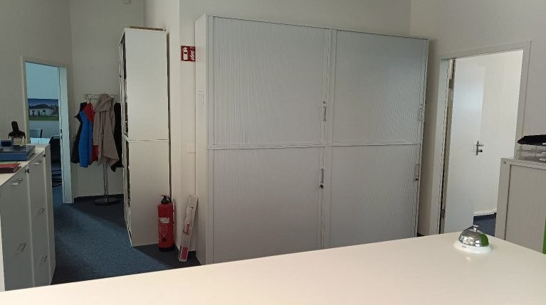 112m² shop, photo 1 of 8