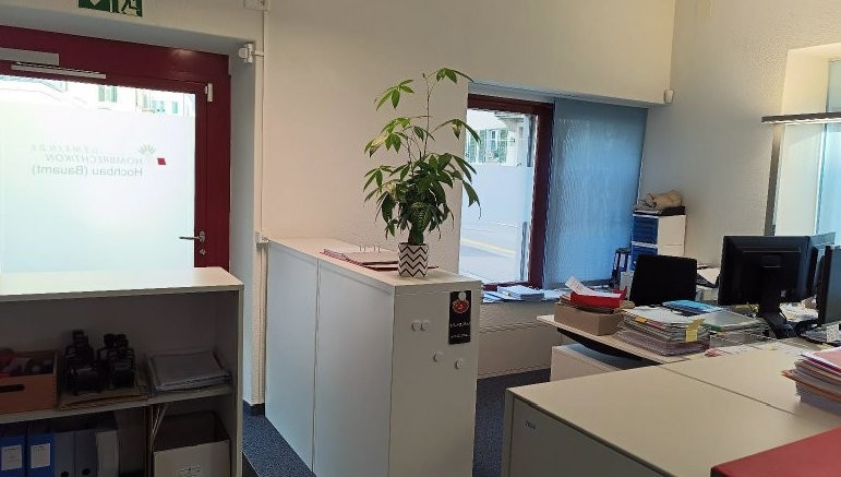 112m² shop, photo 2 of 8
