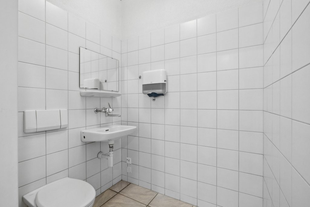 193m² shop, photo 9 of 10
