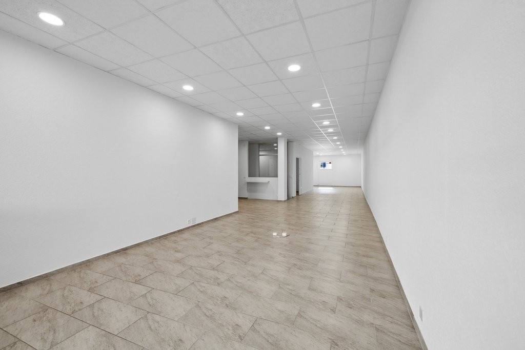 193m² shop, photo 6 of 10