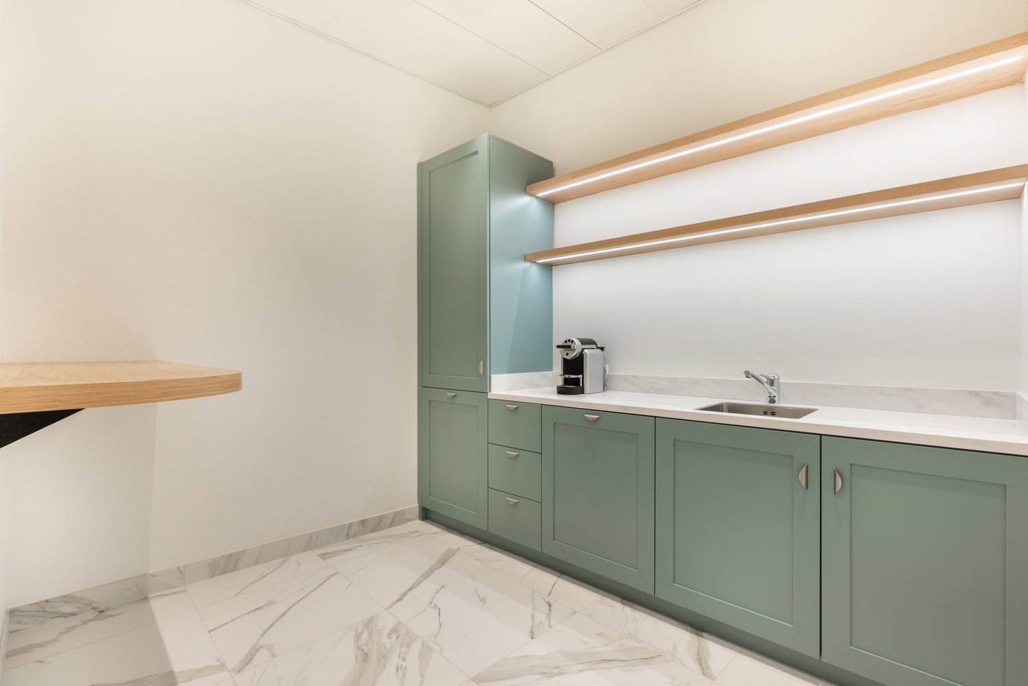 75m² office
