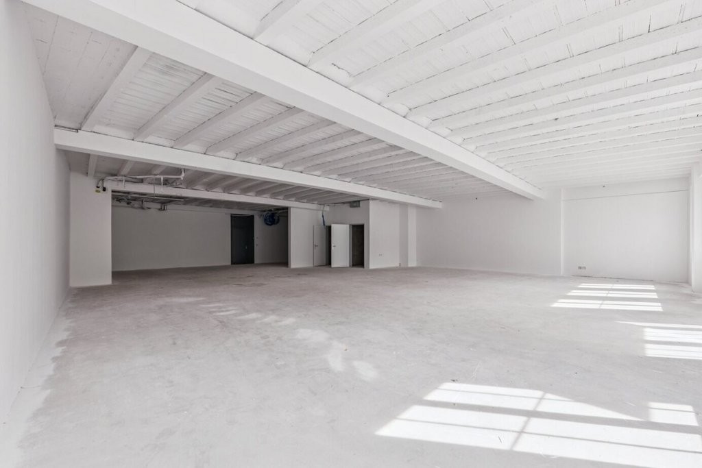 241m² office, photo 3 of 6