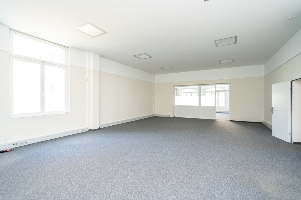 478m² office