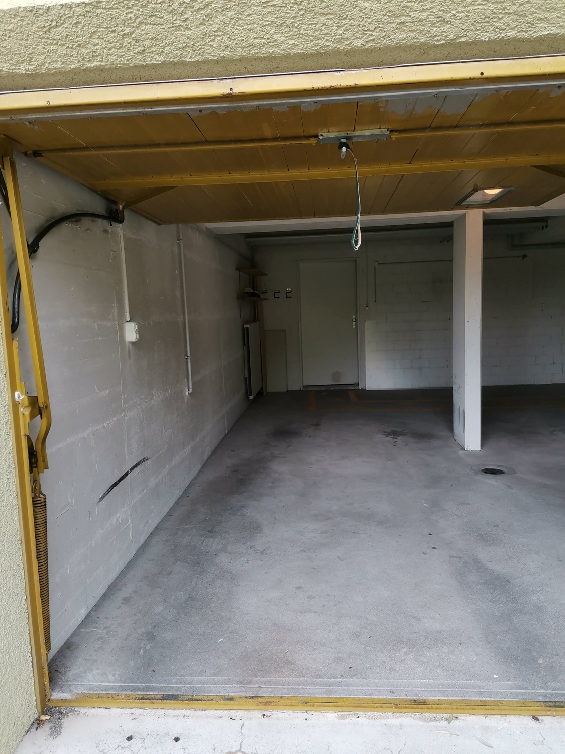 Garage, photo 2 of 3