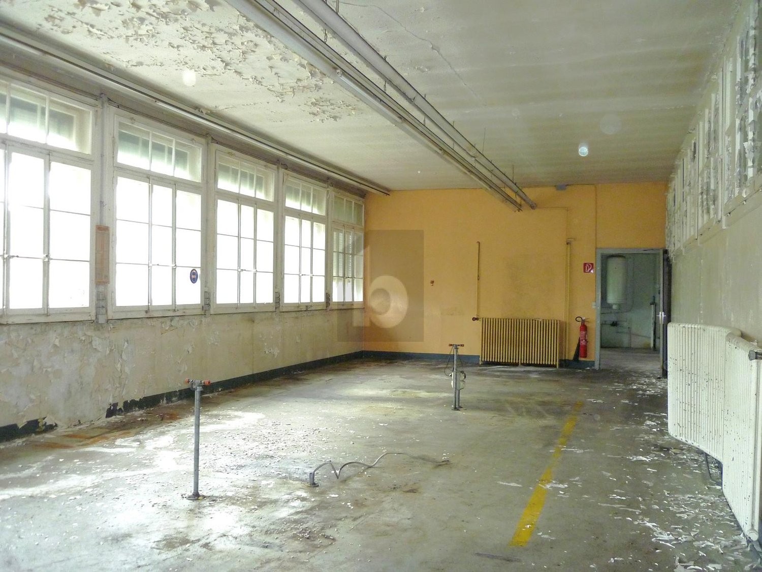 250m² industrial object, photo 3 of 4